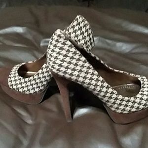 Like new,7 1/2 chocolate gingham heels.